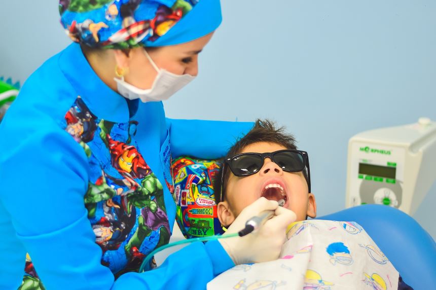 Jak szukać dentysty dla małego dziecka?
