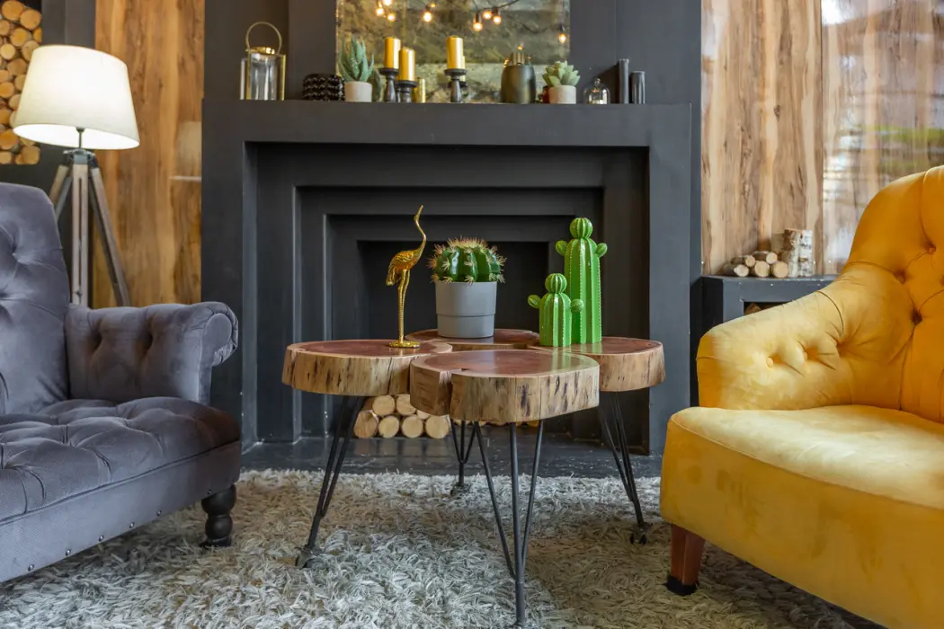 Stolik z plastra drewna- idealny mebel do Twojego salonu: Opis zalet i możliwości aranżacyjnych stołków z plastra drewna.