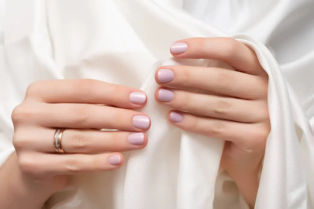 French manicure - najlepsza baza i top do hybryd 