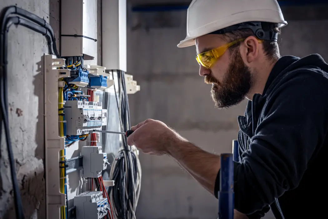 Rozdzielnica elektryczna: Poradnik dla budowniczych i elektryków