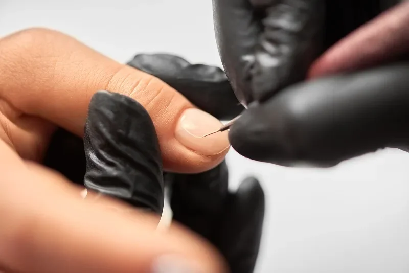 Jak przygotować paznokcie do manicure hybrydowego – krok po kroku