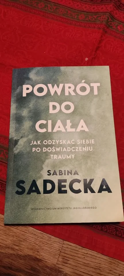 Grafika promocyjna wydarzenia Powrót do ciała. Jak odzyskać siebie po doświadczeniu traumy — NPKD (Zielona Góra)