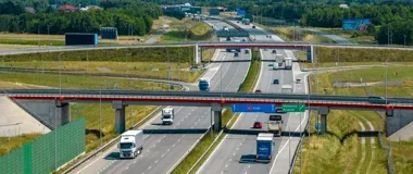 Upał na trasie nie wybacza. Kierowcy muszą zadbać o wodę i przerwy