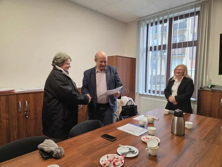 Absolwenci kursu sprzedawcy otrzymali certyfikaty po szkoleniu