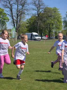 Dzień Sportu w Kargowej przyciągnął całe rodziny i małych biegaczy