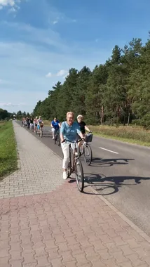 Seniorzy z Kargowej ruszyli na rowerach. Po drodze czekał długosz królewski