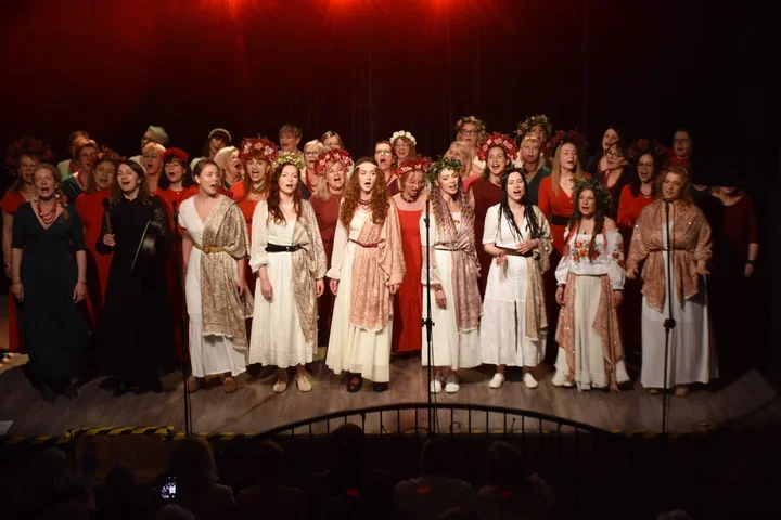 Kawon pękał w szwach, a ludowe pieśni porwały trzy zespoły