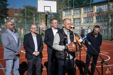 Elektronik ma nowy Orlik. Dwie nawierzchnie, oświetlenie i szatnia