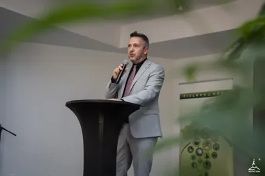 Szop pracz wchodzi do domów. W Palmiarni padły gorzkie liczby