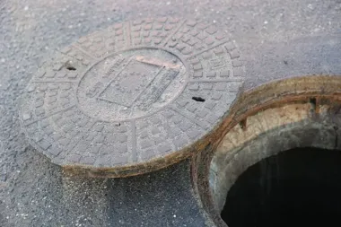 Zielona Góra stawia na czujniki w kanalizacji, żeby deszcz nie zalewał ulic