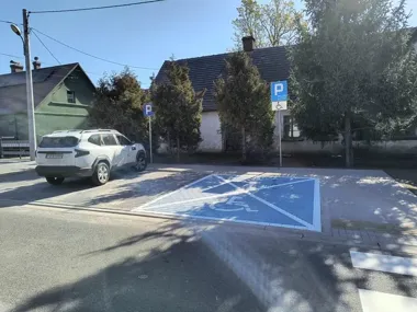 Krępa zyskała parking i chodnik. Przybyło też bezpieczne przejście
