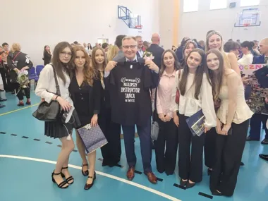 Zbyszek wciąga seniorów na parkiet. Taniec rozbraja zmęczenie i stres
