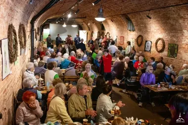 Szeptanki wracają z nowym planem. Warsztaty, śpiew i grill do września