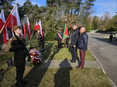 Syrena o 8.41 znów zatrzymała Zieloną Górę przy pamięci o Smoleńsku