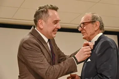 Twórca implantów kręgosłupowych odebrał w Zielonej Górze złoty medal