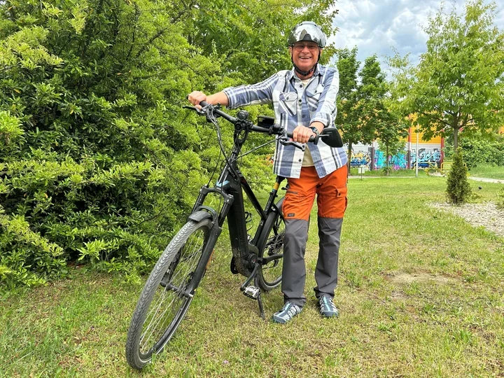 Z klasycznego roweru na "elektryka". 70-letni zielonogórski kolarz nie żegna się z pasją