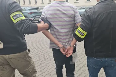 Napad na przystanku w Sulechowie - 18-latek spalił łup, areszt i zarzuty
