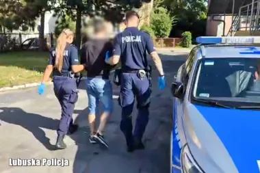 27-latek zaatakował policjantów na klatce schodowej. Trafił do aresztu