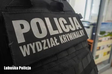 63-latek z zarzutami po wypłacie 3000 zł z cudzej karty