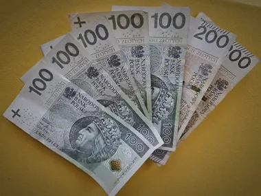 Fałszywa reklama z politykami. Seniorka z Zielonej Góry straciła 290 tysięcy
