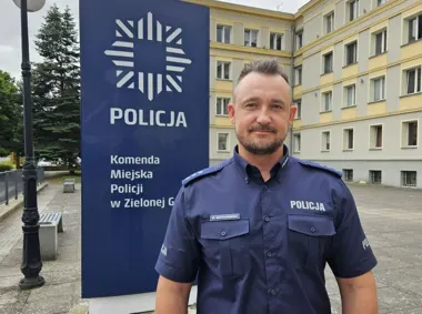 Policjant po służbie przerwał sklepowy skok z koszem alkoholu