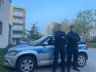 Na dachu 4-piętrowego bloku w Zielonej Górze - dzielnicowi zatrzymali groźny finał