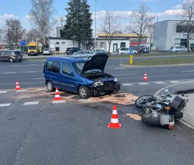 Zawrócił tuż przed motocyklem - 39-latek wylądował w szpitalu