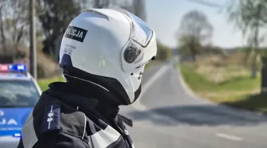 Policjanci na motocyklach ostrzegają - większość wypadków zaczyna się od auta