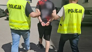 Pałka teleskopowa na przystanku. Trzech napastników zaatakowało 18-latka w centrum Zielonej Góry