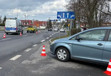 Sekundy nieuwagi na skrzyżowaniu Wyszyńskiego - Seat wymusił pierwszeństwo