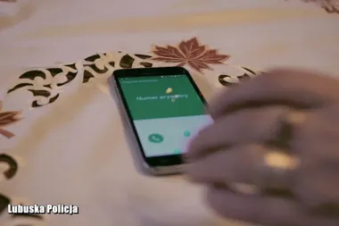 Jeden telefon kosztował seniorkę z powiatu sulechowskiego ponad 70 tys. zł