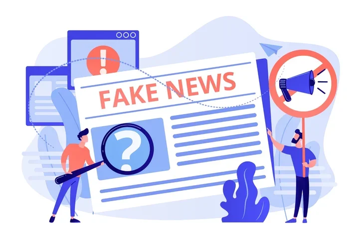 Ilustracja przedstawia dwie postacie przy dużym gazetowym artykule z napisem „FAKE NEWS”, z symbolem zapytania i znakiem zakazu megafonu w tle.