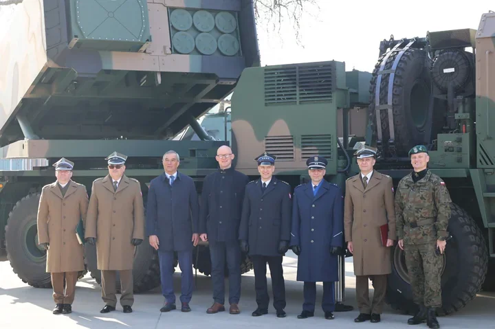 Żołnierska przysięga po 28 dniach szkolenia – mundur, duma i obowiązek