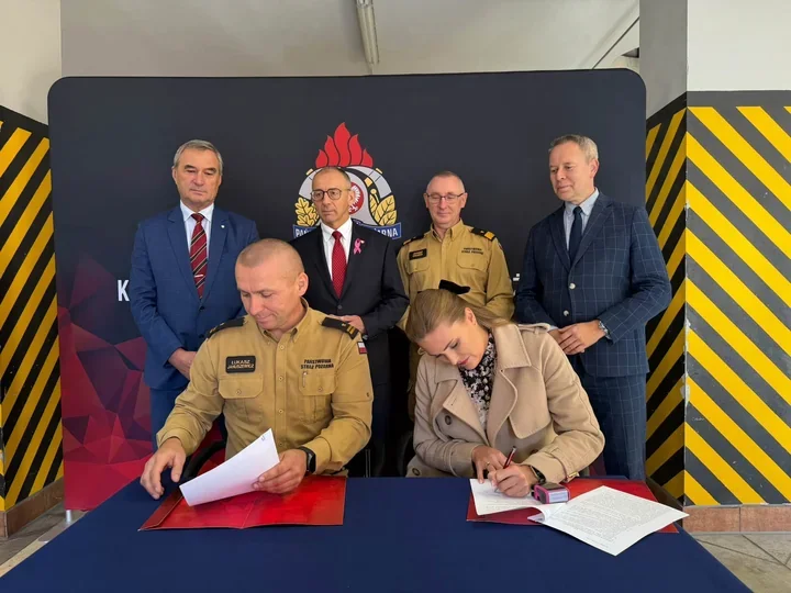Sulechowscy strażacy czekają na nową bazę. Podpisano umowę