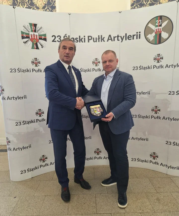 Nowa chorągiew i wojskowa defilada przyciągnęły uwagę podczas święta pułku