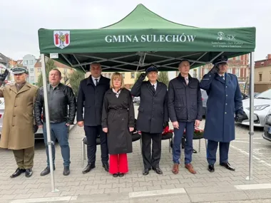 Katyń wrócił do Sulechowa w ciszy pod pomnikiem Chwały Oręża Polskiego