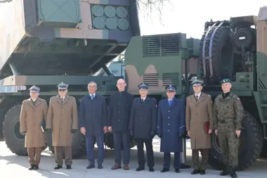 Żołnierska przysięga po 28 dniach szkolenia – mundur, duma i obowiązek